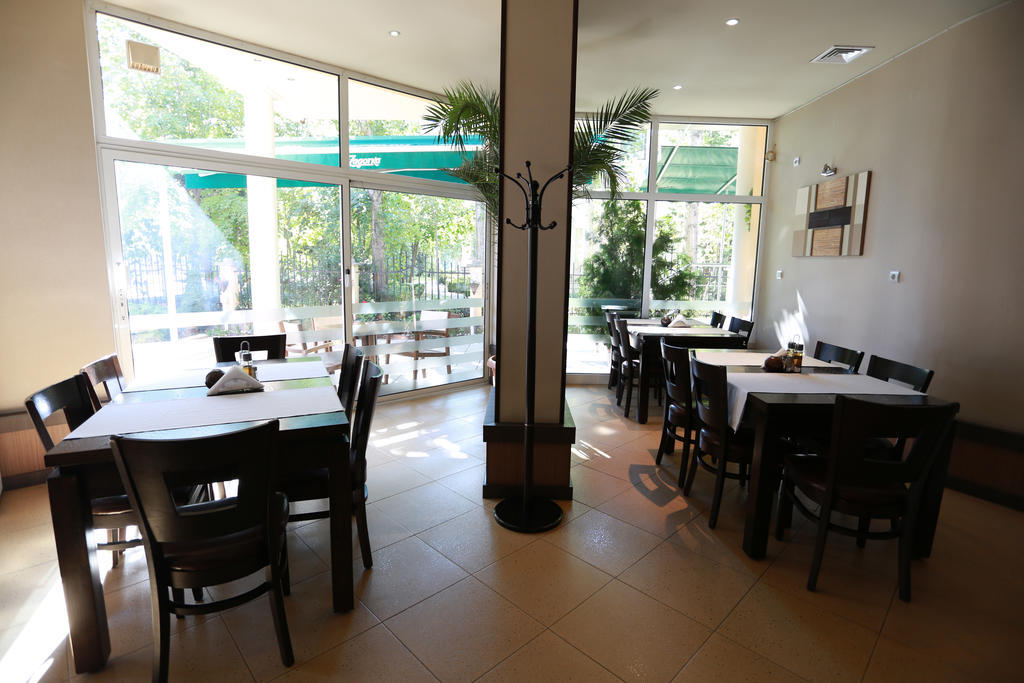 Acropolis Hotel Pazardzhik Ngoại thất bức ảnh