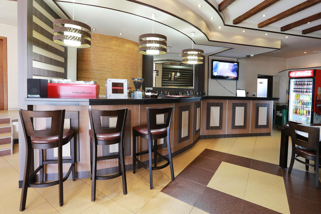 Acropolis Hotel Pazardzhik Ngoại thất bức ảnh
